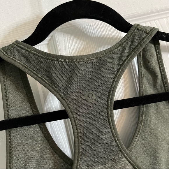 Lululemon Seamless Racerback Train Bra Light Support Army Green Sz 8 - Picture 4 of 6